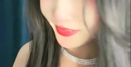 极品网红美少女!烈焰红唇浓妆!难得约炮操逼,吊带性感黑丝,小舌头舔屌吸吮,骑乘位无套内射