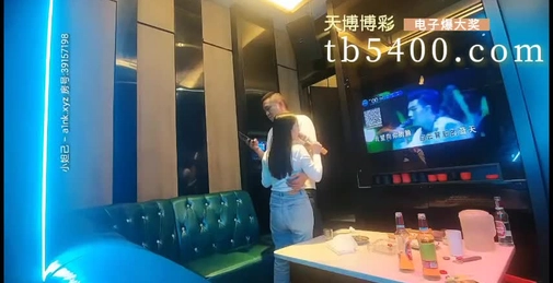 成都,大三学生妹,KTV里唱歌饮酒,半醉半醒之际调情脱光来一发