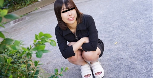 SEX大好きのド変態むすめ、まゆかを呼び出した。今日は飛びっ子をオマンコに忍ばせたままで、おもいっきりイタズラしちゃおう!スイッチを入れると股間に振動が来て、苦しそうに悶えながらチンポを欲するまゆか。チンポを差し出すも振動が強くて集中できないようだ。とりあえず、別のオモチャも用意してきたから、それでもっと責めまくると、オモチャに感じてパイパンマンコが濡れまくり。やっとこさ、勃起チンポにありつけて生ハメセックスで大絶叫!オモチャプレイでメロメロになった素人むすめの恥態がここに!