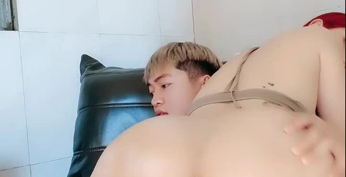 淫荡红发小骚货!被矮个男爆草!大屌站立磨蹭抽插,妹妹表情一脸舒服,主动骑乘位深插,搞的水声哗哗