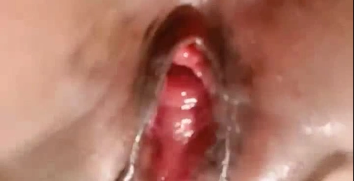 新人!甜甜的少妇!好润啊~【咖喱姐】,还挺有童心,胸前纹了一只小猫咪,阴毛超多超黑,本质上还是个骚货