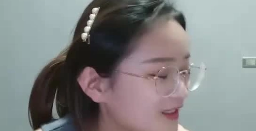 丽颖姐姐大白奶子红唇眼镜妹子道具自慰诱惑,翘起屁股炮友帮忙震动棒抽插呻吟娇喘