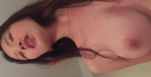 旅游认识的一个反差大奶妹背着男朋友玩一夜情(下滑查看完整与技巧)
