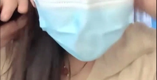 在校大学生学校里褕褕开播,下课躲进厕所露鲍紫薇,回到寝室又是壹顿玩