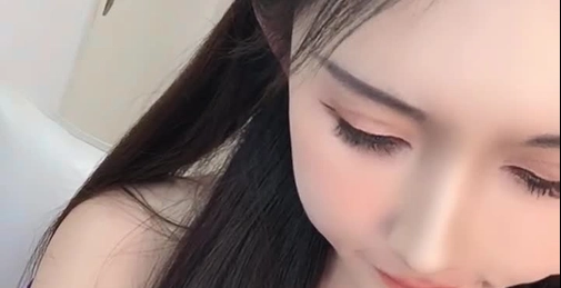 超级顶级尤物-丸子 下海终于大方露粉逼，好羞耻，大眼睛颜值很高级的名媛，全身粉嫩 前凸后翘 没一丝赘肉