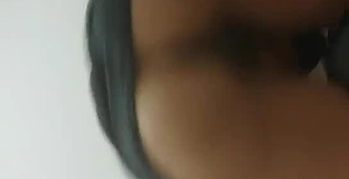 搞按摩女技师大肥臀骚女打飞机,镜头对着屁股,半脱下内裤狂撸,搞多了还贴着膏药